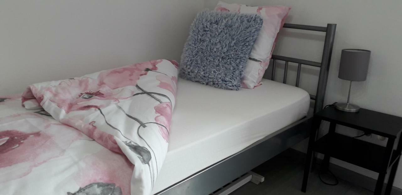 Au Chant Des Roches - Parking - Wifi - Terrasse - Chambres Familiales - Cerfontaine Luaran gambar